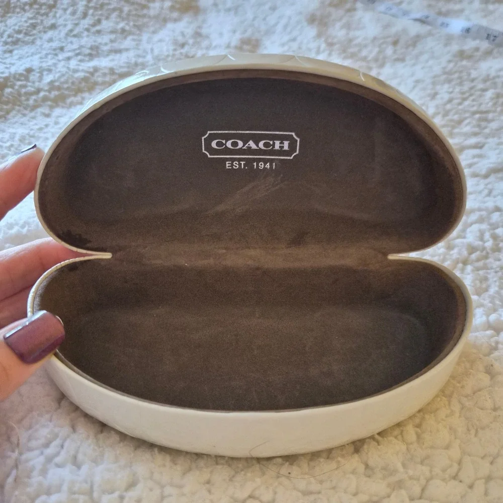 Coach Glossy White Signature C Logo Hard Clamshell Sunglasses Eyeglass Case